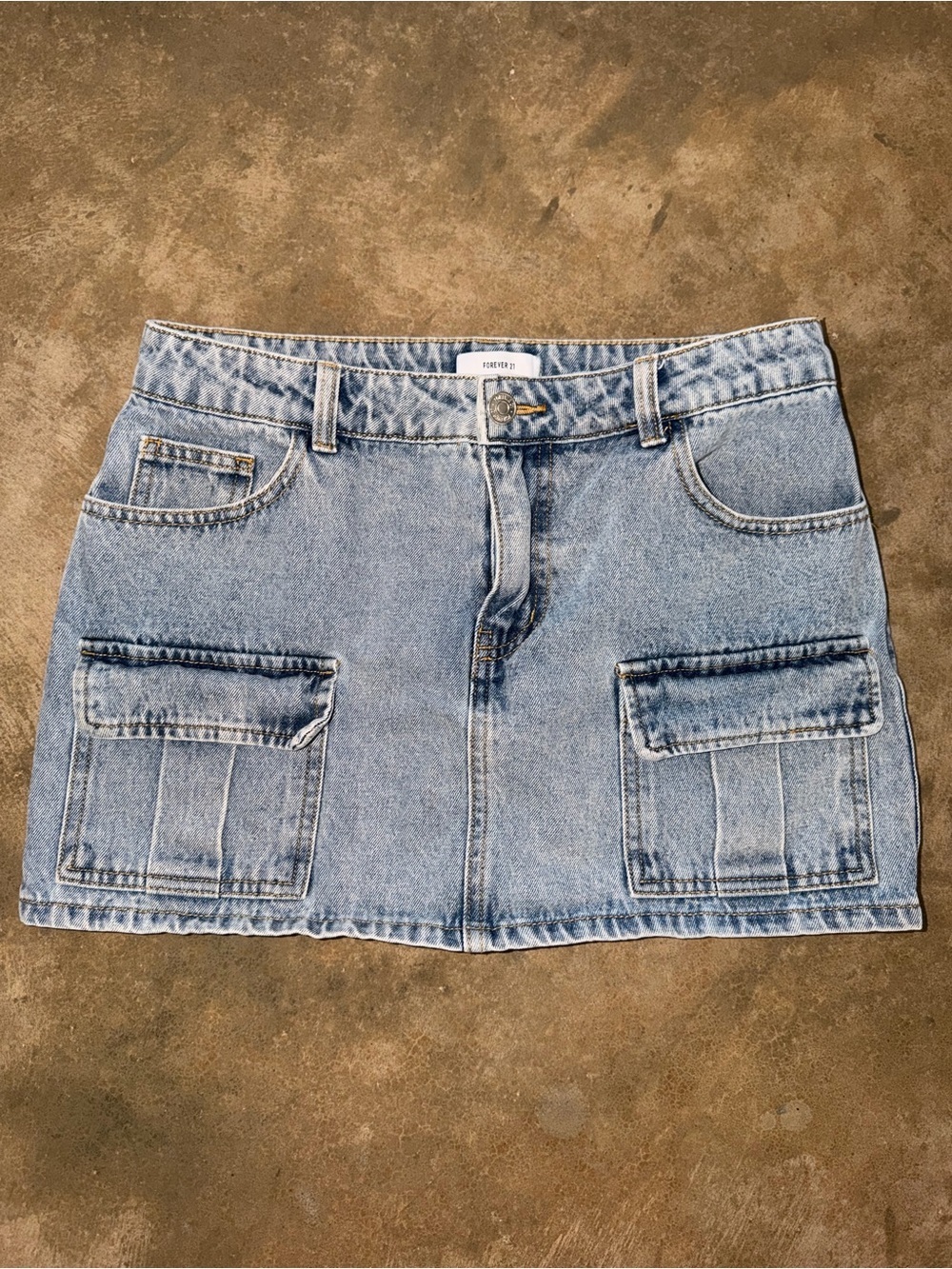 Forever 21 Light Wash Cargo Denim Mini Skirt Utility M Tailgate Game Day School